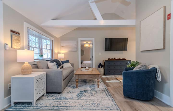Pet Friendly Fenced Yard In Rye | Mins To Beach - Kittery, ME