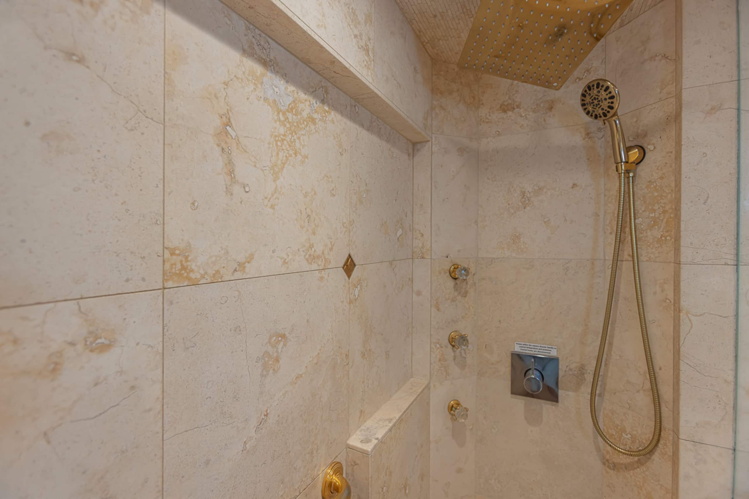 Condo in Lahaina · ★4.88 · 1 bedroom · 2 beds · 1 bath - Image 23