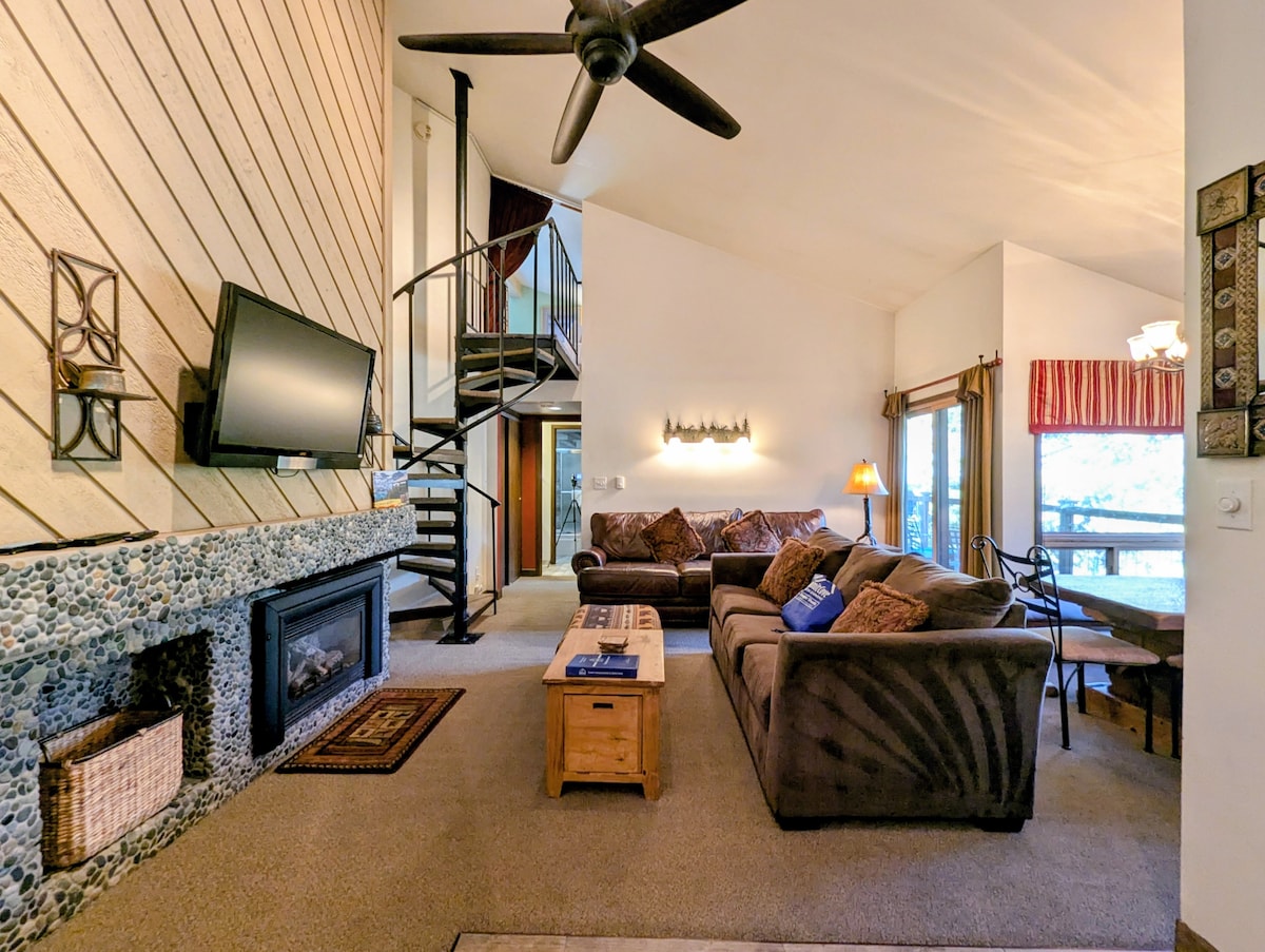 Pool View, Free Shuttle, Pool & Hot Tub - Apartments for Rent in ...