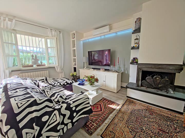 Modern Villa Cinquale: 3br, Ac, Garden & Bikes - Forte dei Marmi