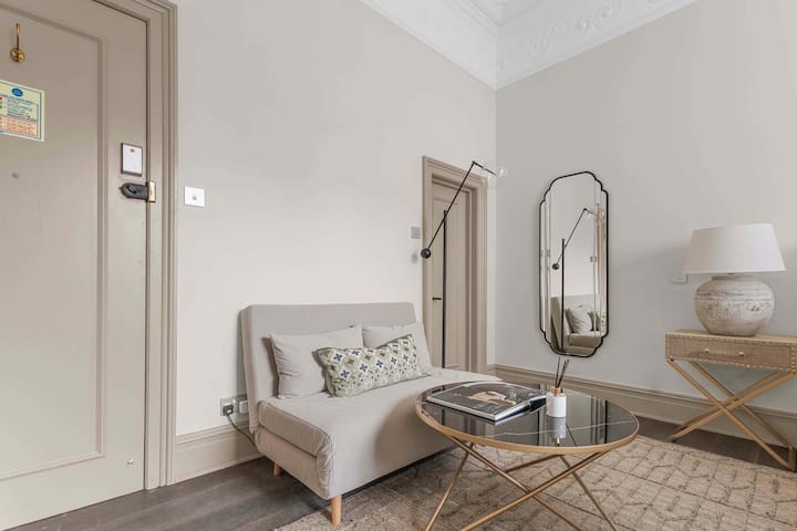 Heart Of Chelsea • Stylish Retreat - London, UK