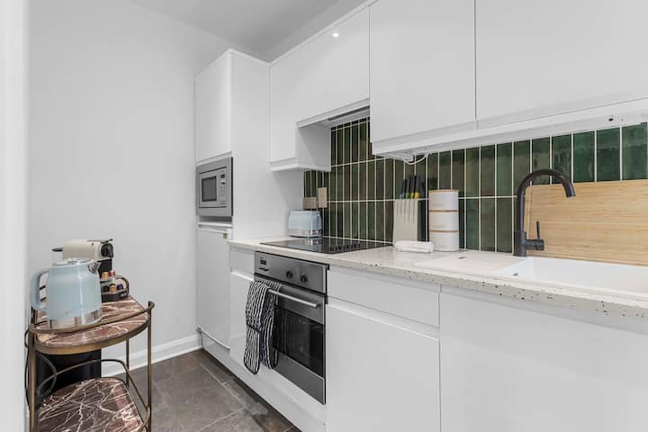 Chelsea Gem • Modern Flat By The River - Chelsea