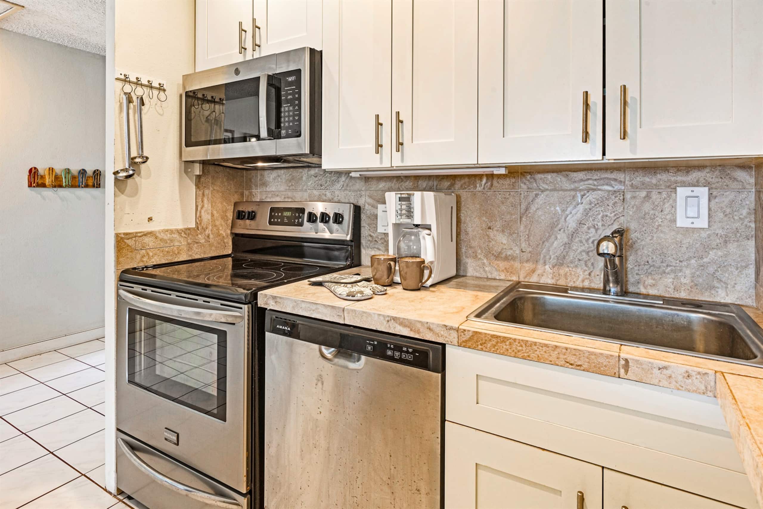 Condo in Lahaina · ★4.95 · 1 bedroom · 1 bed · 1 private bath - Image 14