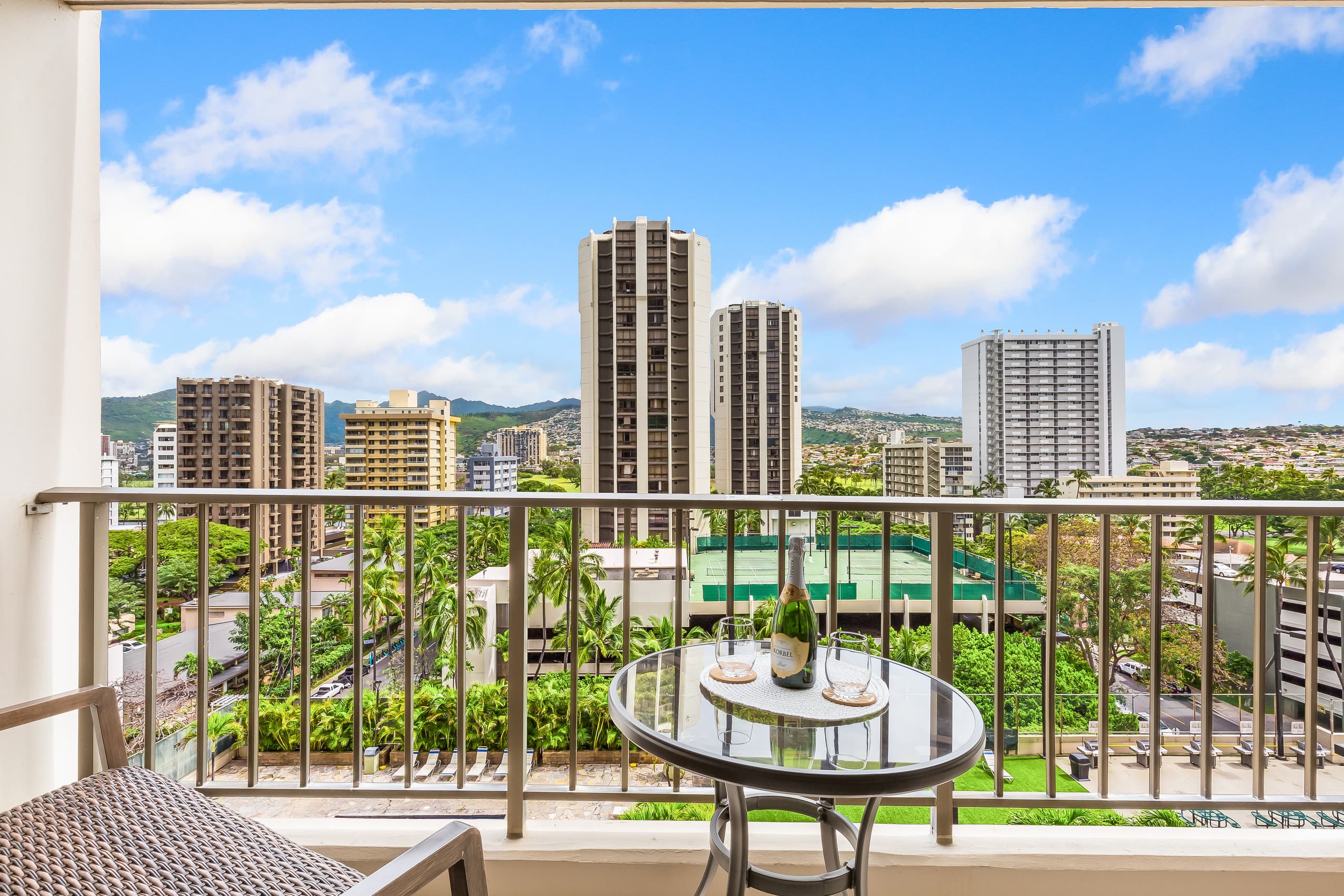 City-MT Views Condo at Waikiki Sunset by the Beach - Image 13