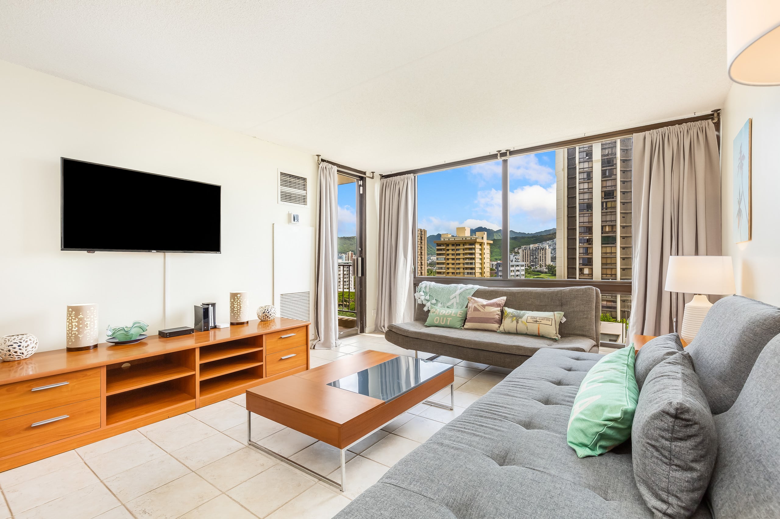 City-MT Views Condo at Waikiki Sunset by the Beach - Image 1