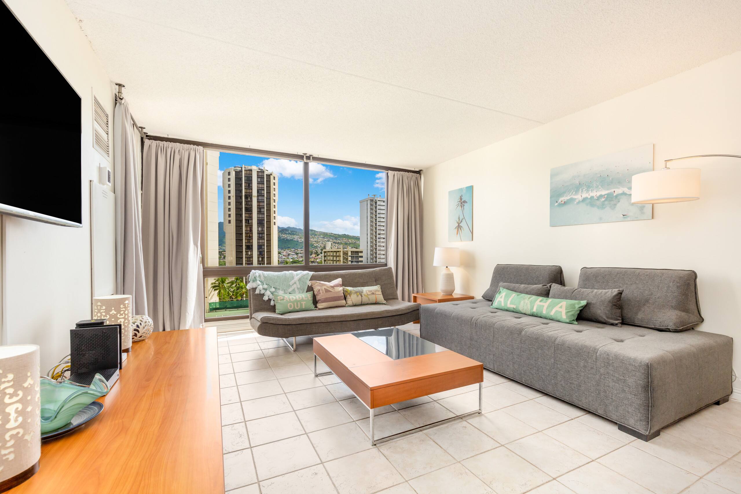 City-MT Views Condo at Waikiki Sunset by the Beach - Image 3
