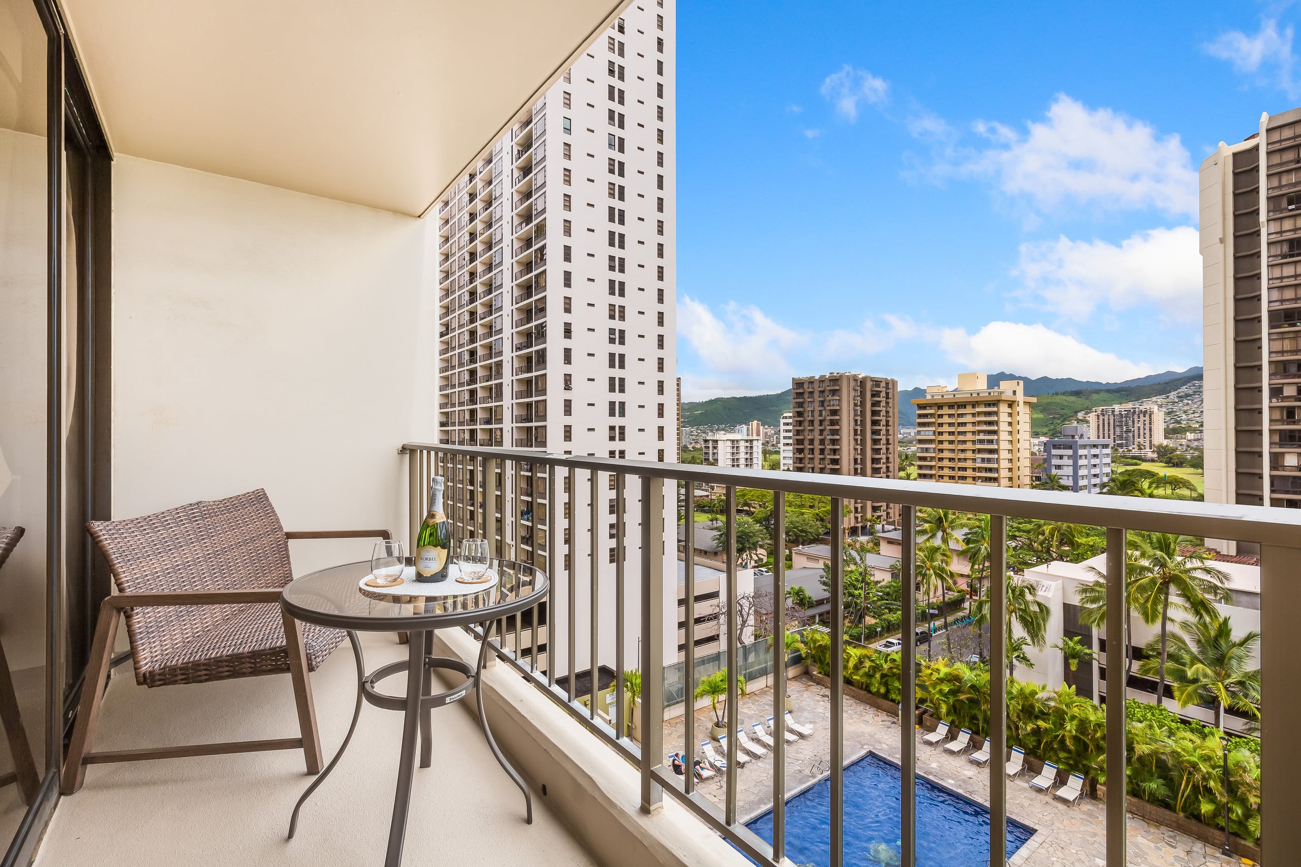City-MT Views Condo at Waikiki Sunset by the Beach - Image 12