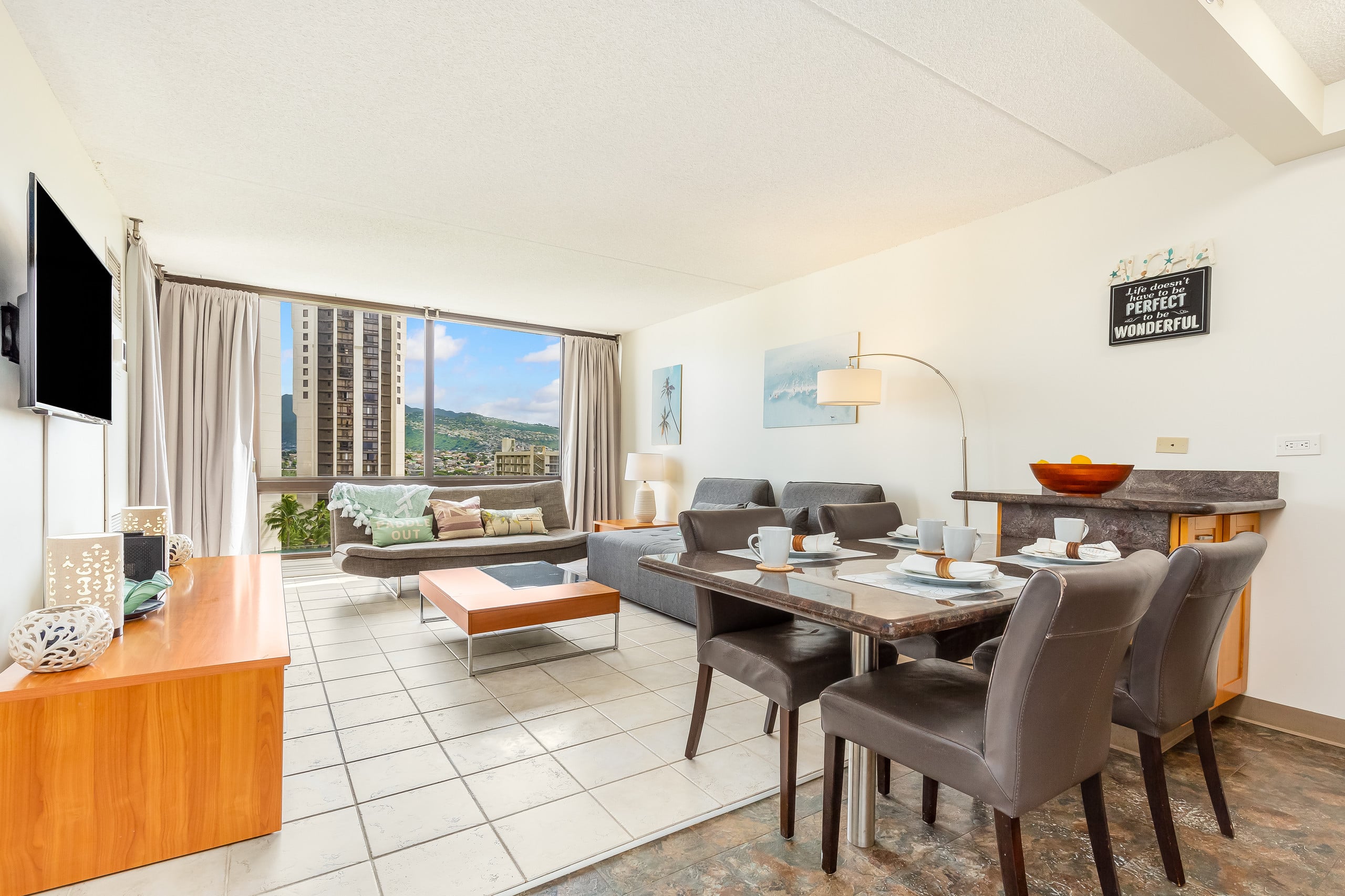 City-MT Views Condo at Waikiki Sunset by the Beach - Image 7