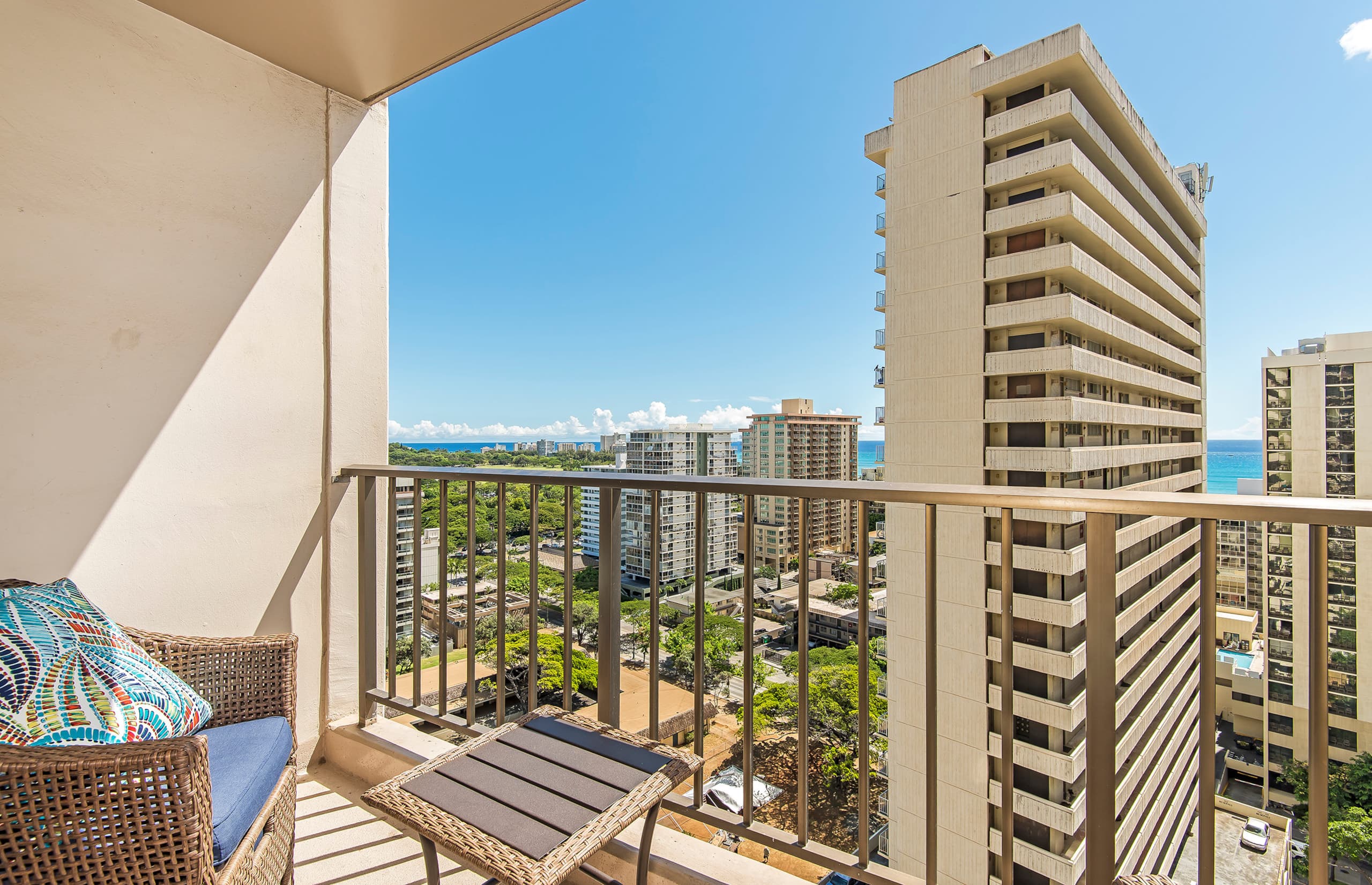 Ocean & Diamond Head Views Condo at Waikiki Sunset - Image 17