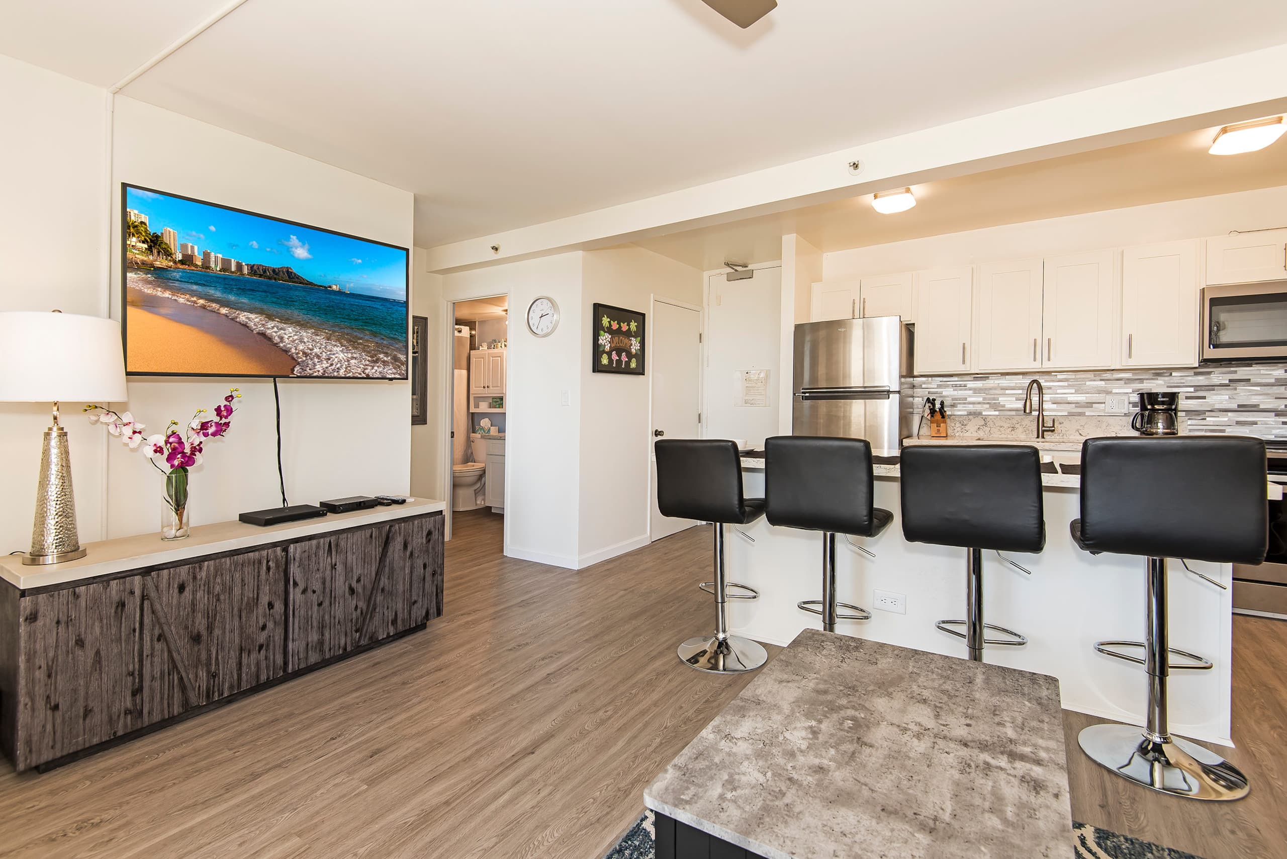 Ocean & Diamond Head Views Condo at Waikiki Sunset - Image 10