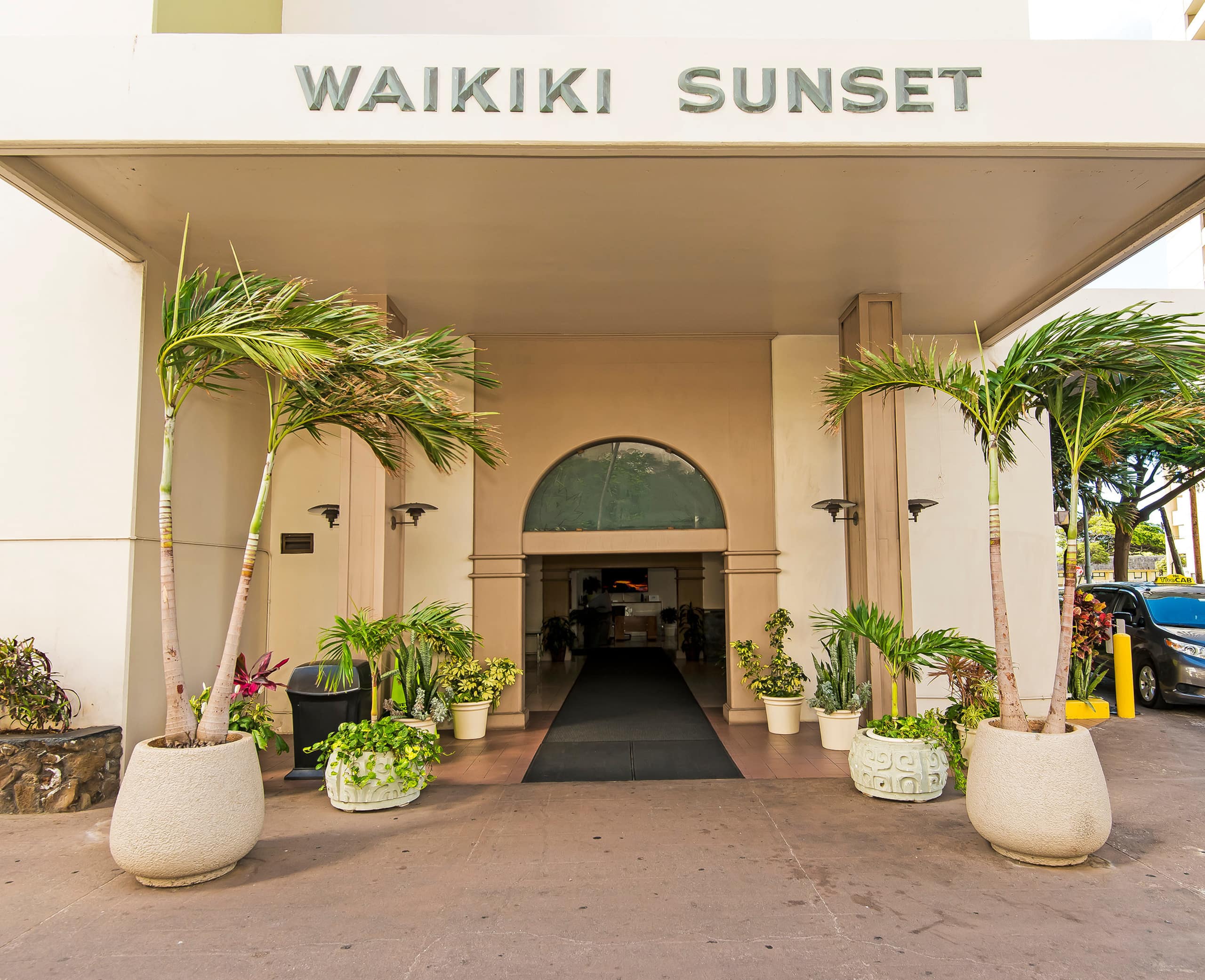Ocean & Diamond Head Views Condo at Waikiki Sunset - Image 41