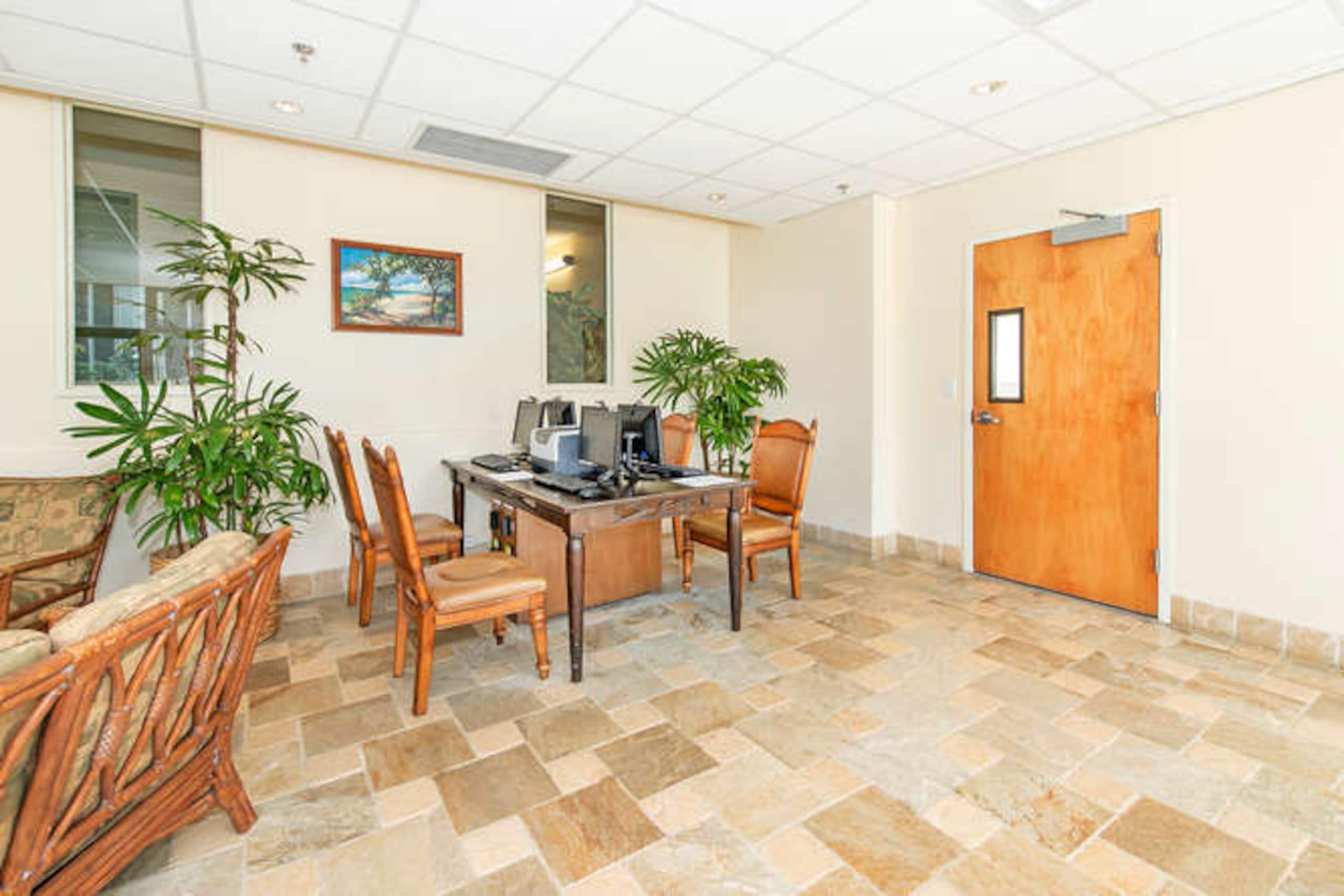 Ocean & Diamond Head Views Condo at Waikiki Sunset - Image 33