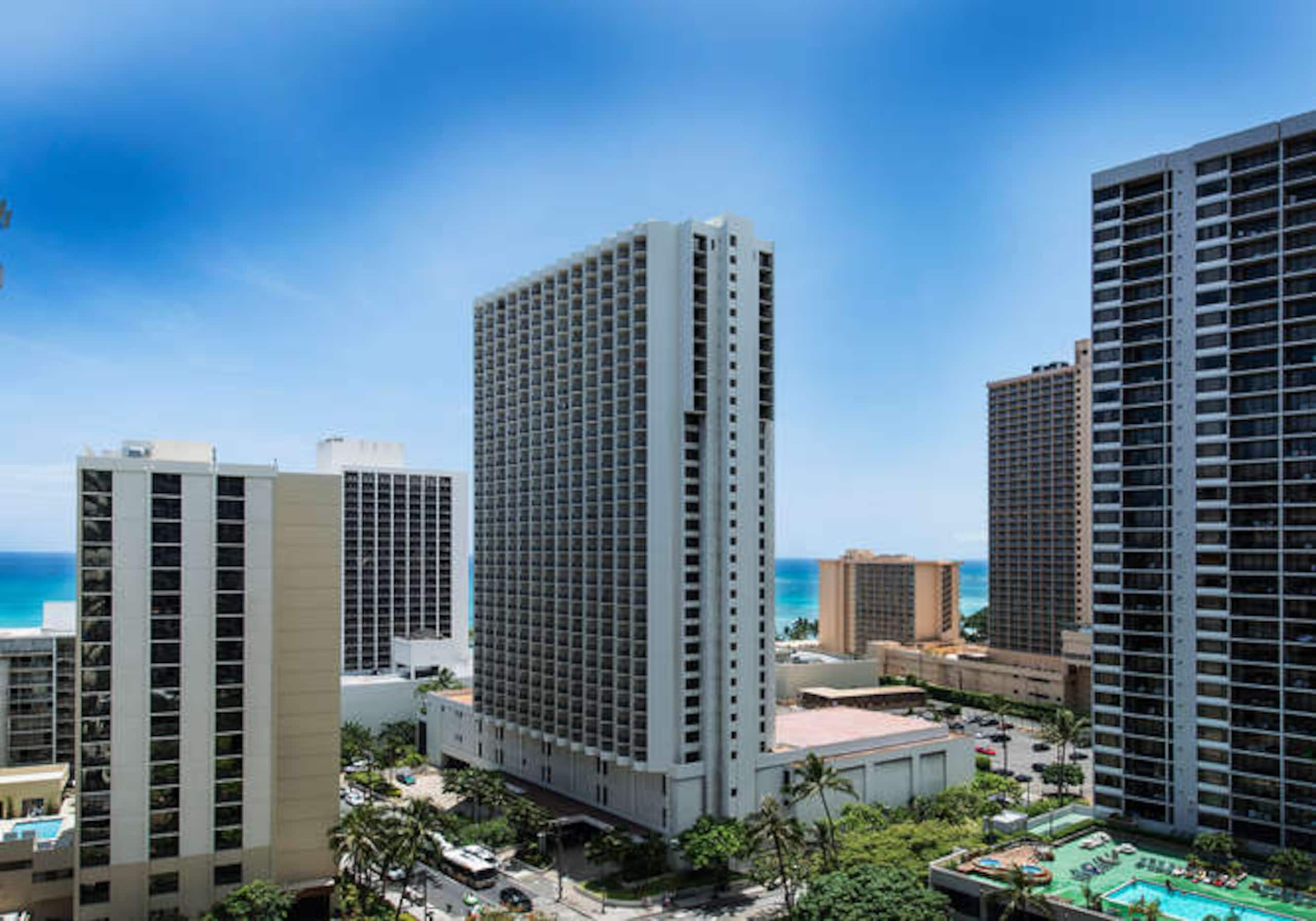 Ocean & Diamond Head Views Condo at Waikiki Sunset - Image 18
