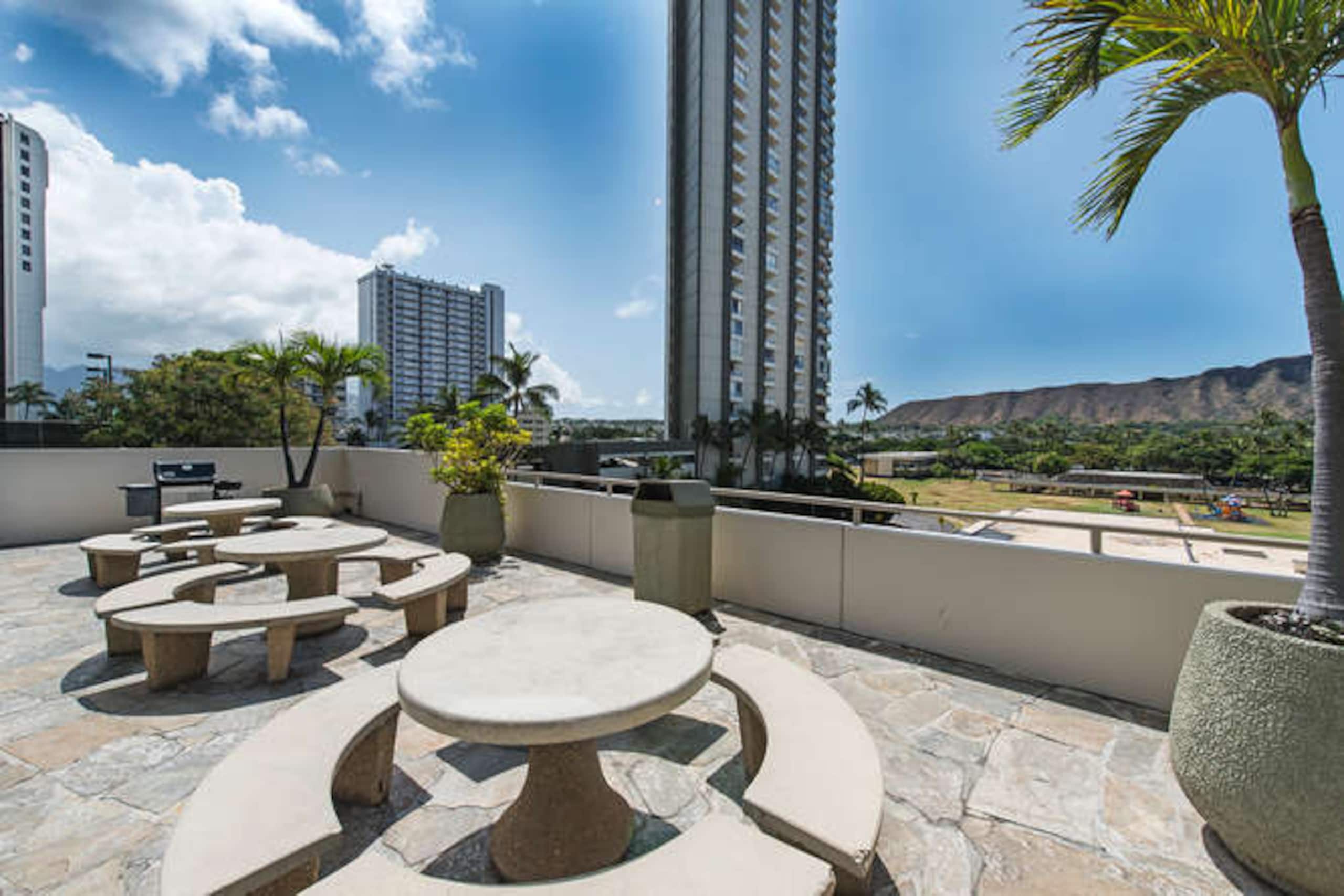 Ocean & Diamond Head Views Condo at Waikiki Sunset - Image 23