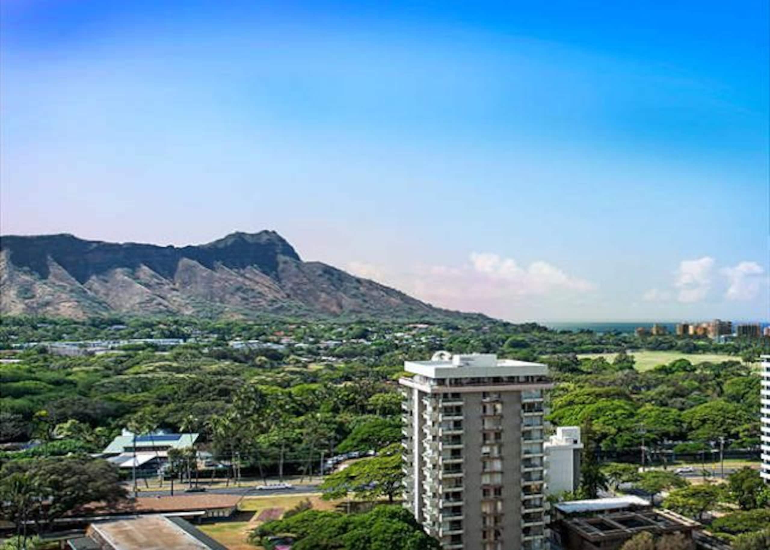 Ocean & Diamond Head Views Condo at Waikiki Sunset - Image 22