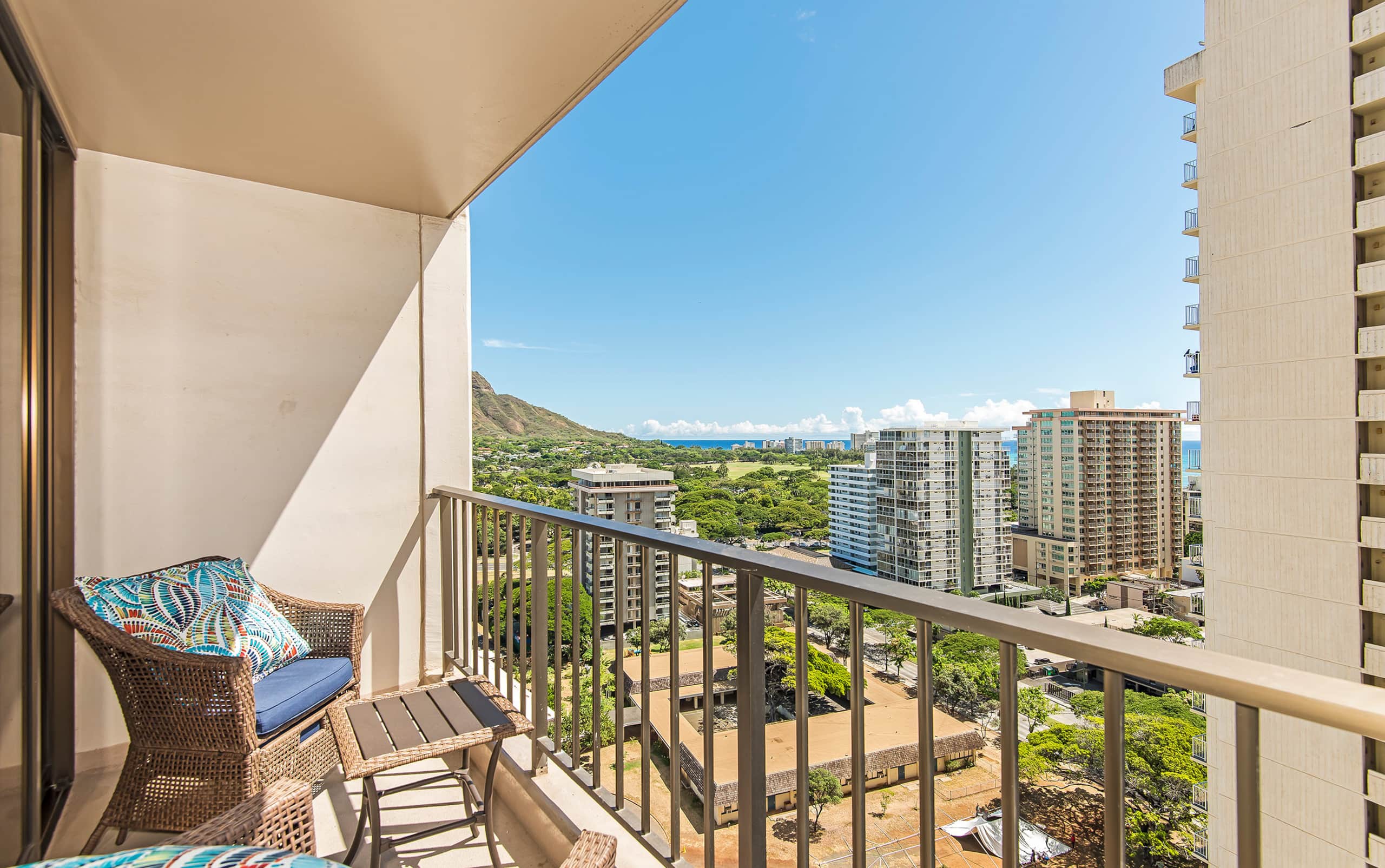 Ocean & Diamond Head Views Condo at Waikiki Sunset - Image 15