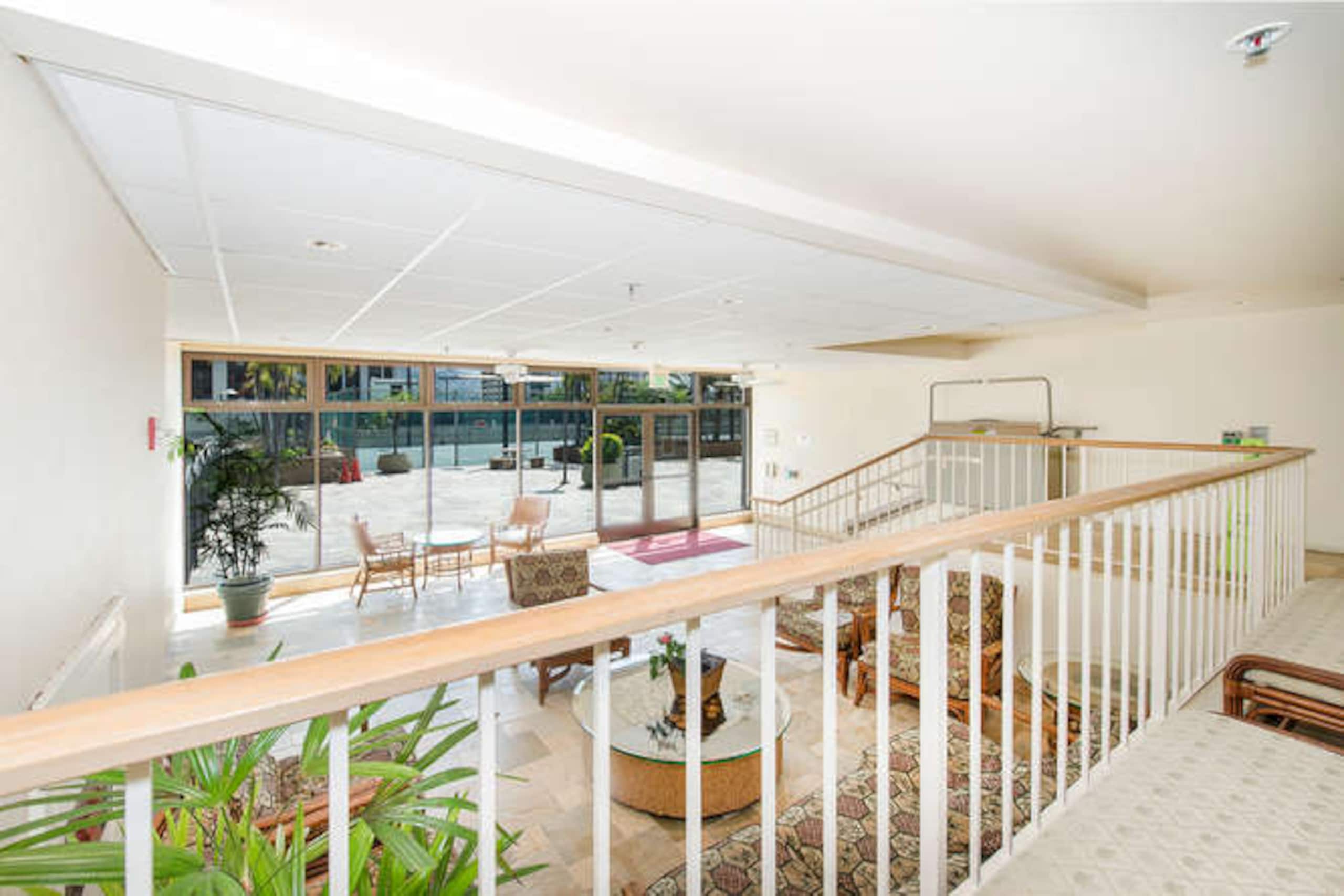 Ocean & Diamond Head Views Condo at Waikiki Sunset - Image 32