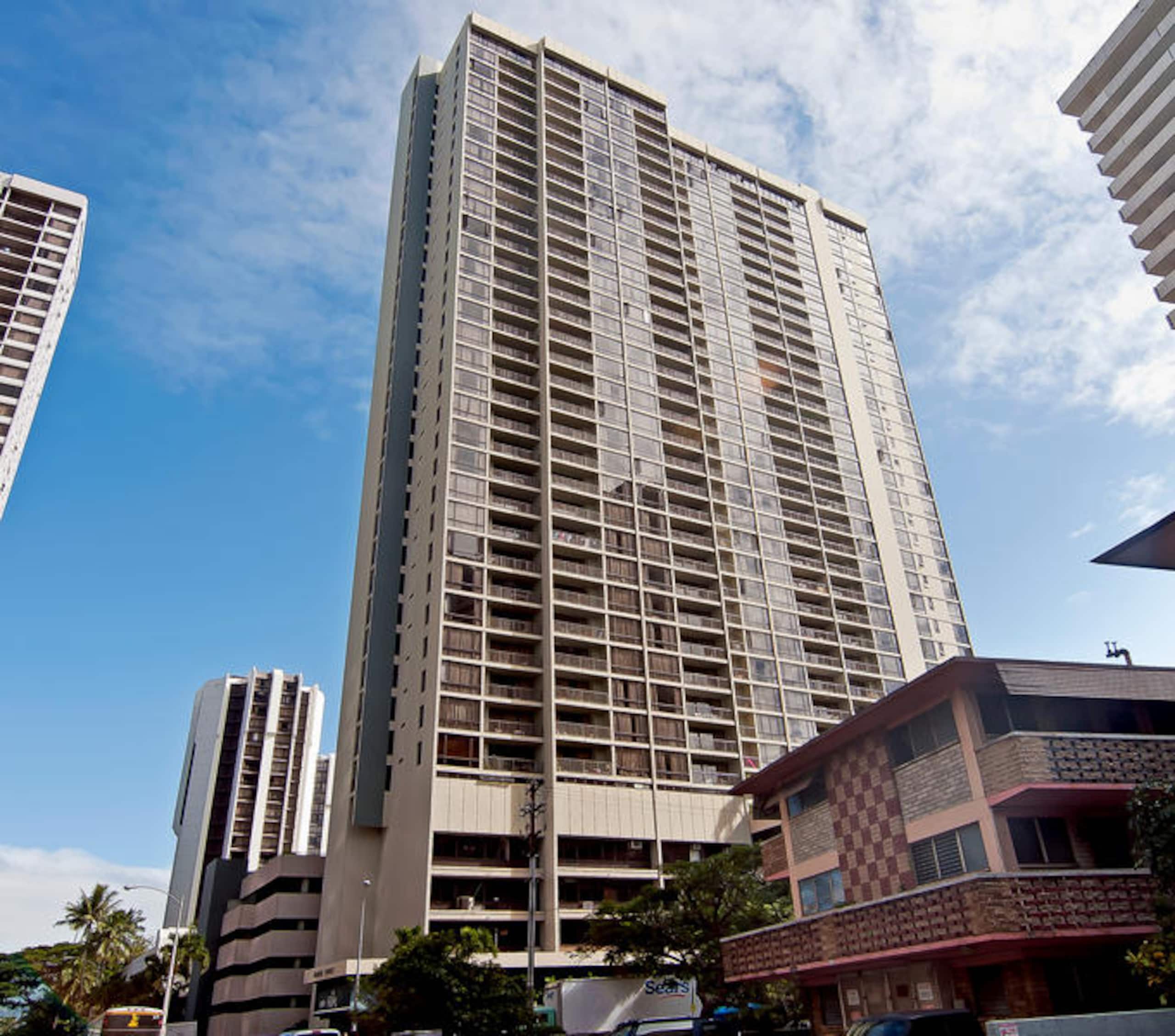 Ocean & Diamond Head Views Condo at Waikiki Sunset - Image 34