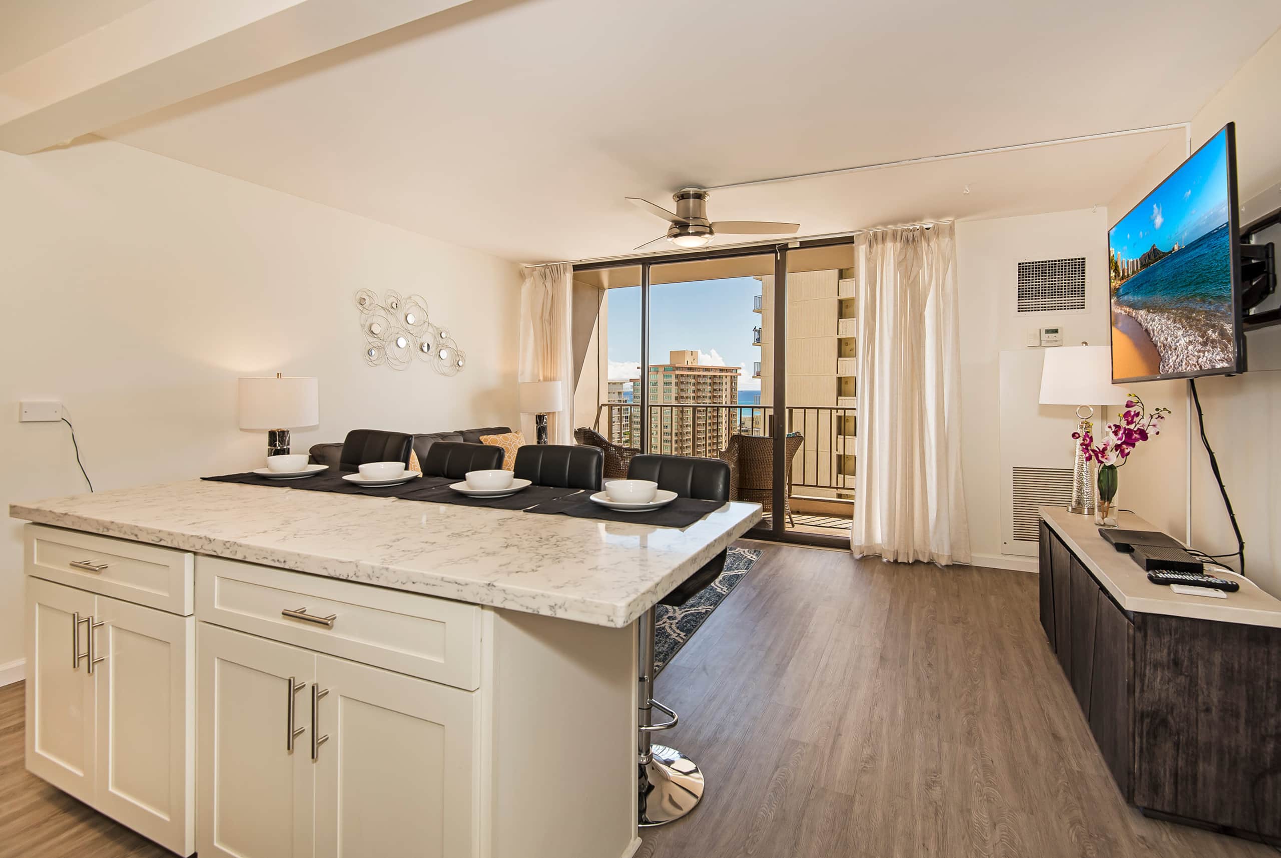 Ocean & Diamond Head Views Condo at Waikiki Sunset - Image 3