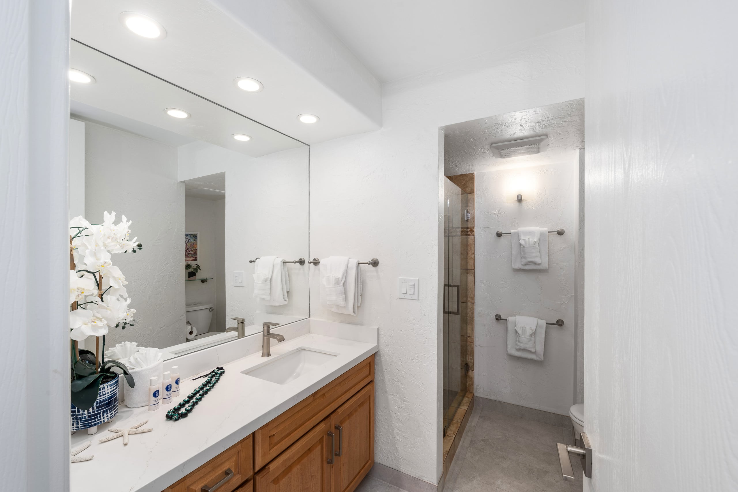 Condo in Lahaina · ★4.88 · 2 bedrooms · 3 beds · 2 baths - Image 25