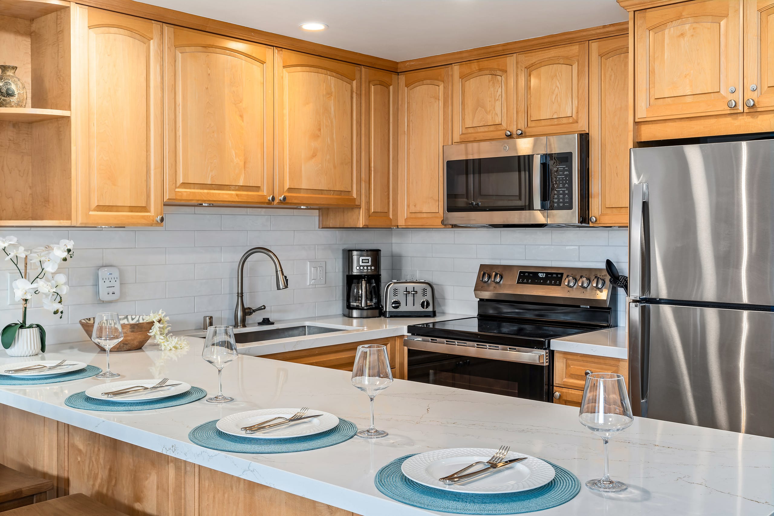 Condo in Lahaina · ★4.88 · 2 bedrooms · 3 beds · 2 baths - Image 2