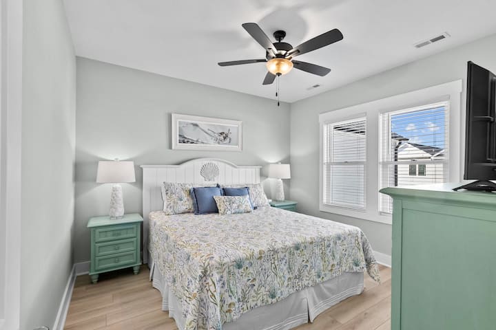 Upstairs king bedroom