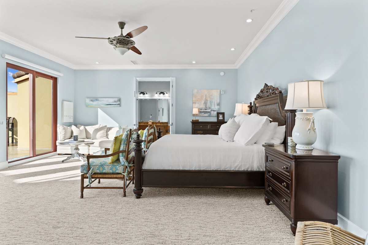 Chambre 1 au 2e étage avec très grand lit