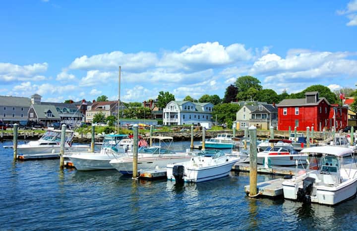 Harbor Hideaway • Walk To The Famous Hope Street! - Bristol, RI