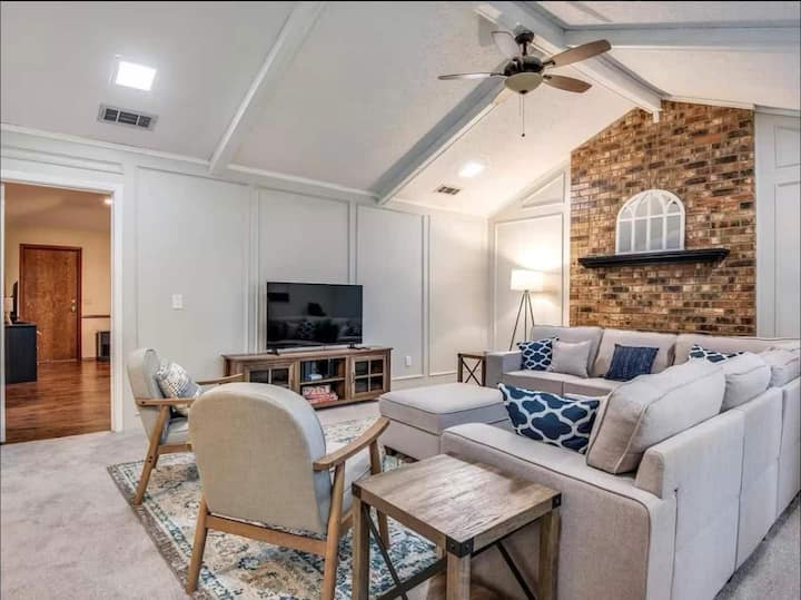 Family Haven | Pool, Game Room, Near Cowboys Hq - 플레이노