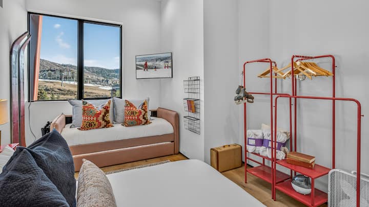 Dormitorio 2, planta baja: cama queen y un sofá cama individual con cama corrediza
