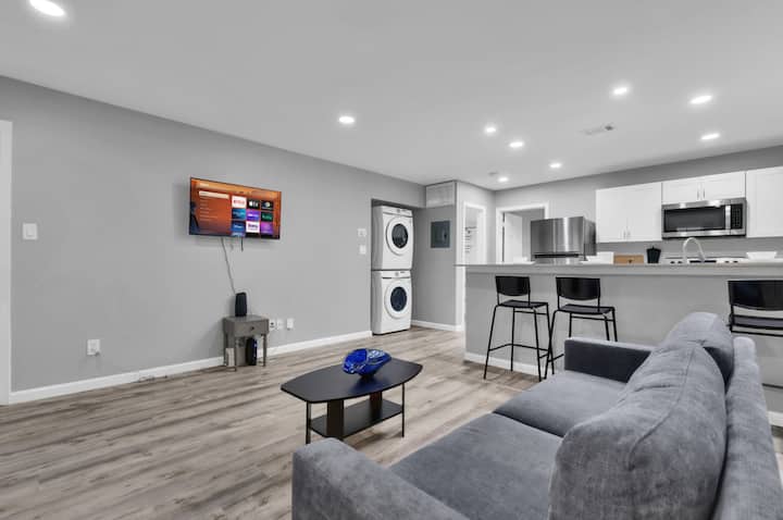 Bright 1br Condo Close To Food And Entertainment - Globe Life Park - Arlington