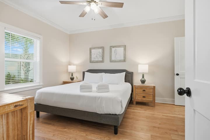 חדר שינה 1 
לאחר מכן חדר רחצה