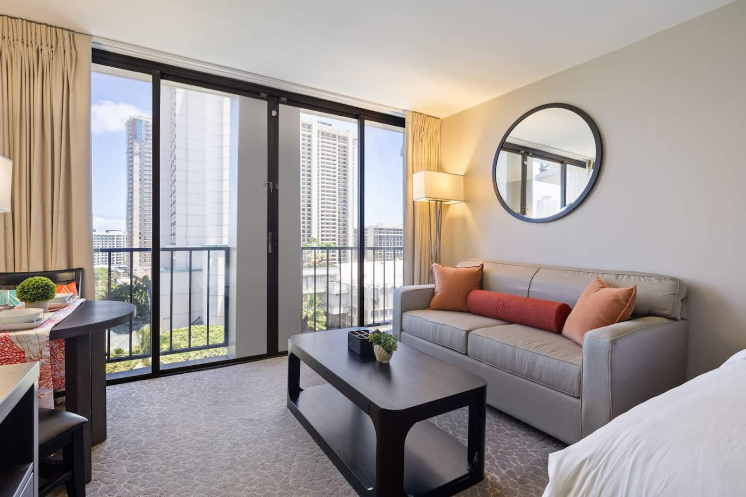 Waikiki Ocean Breeze: A Peaceful Island Getaway - Image 4