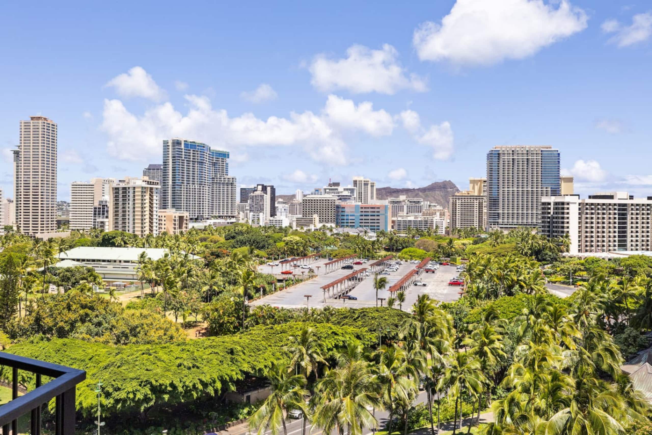 Waikiki Ocean Breeze: A Peaceful Island Getaway - Image 33