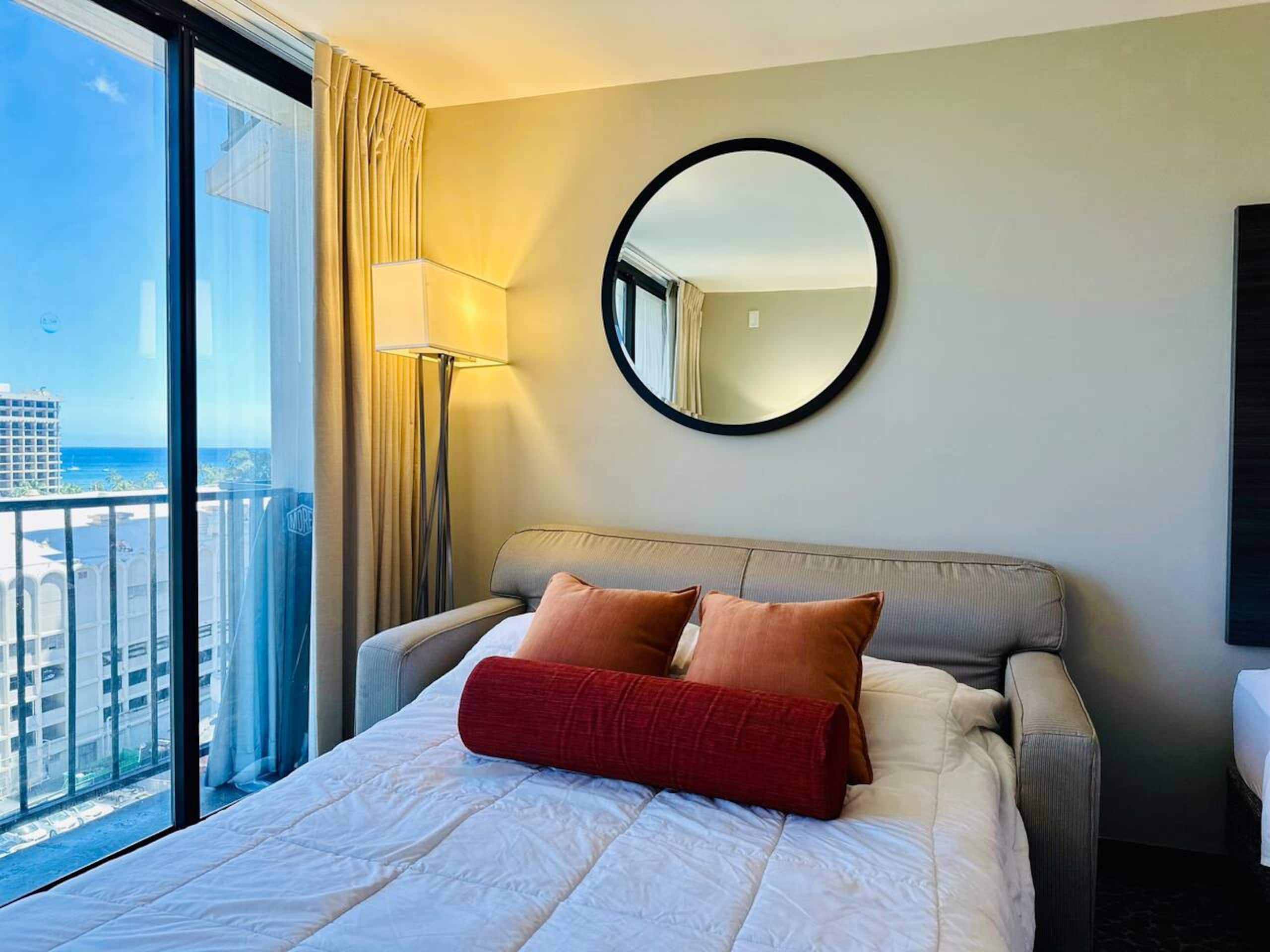 Waikiki Ocean Breeze: A Peaceful Island Getaway - Image 7
