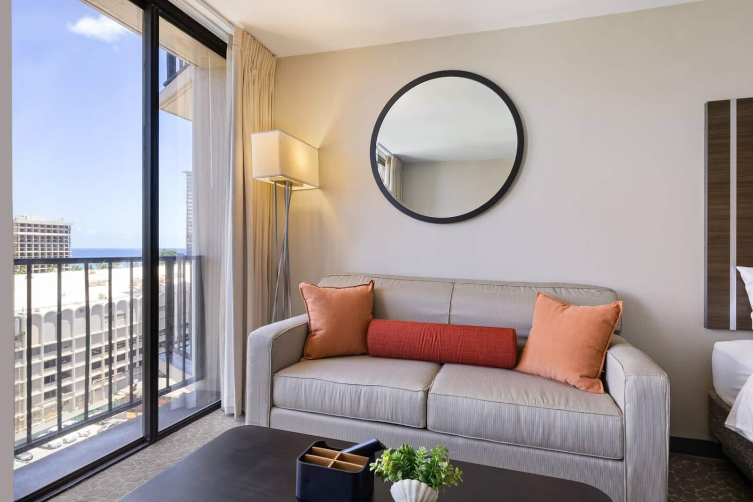 Waikiki Ocean Breeze: A Peaceful Island Getaway - Image 1