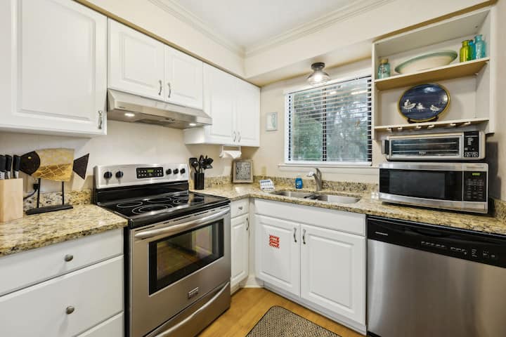 Adorable Walk To Beach Condo Amelia Island - Fernandina Beach, FL