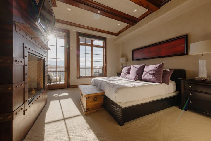 Pirmā guļamistaba - galvenā