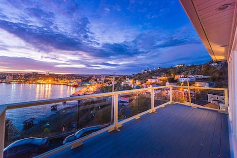 Iconic Red Top of the Battery Ocean & City View