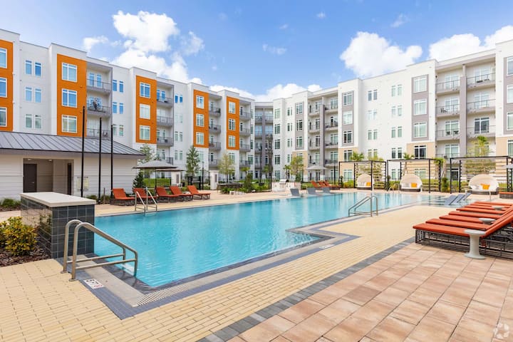 Family Escape: 2br, Pool, Gym, Sleeps 6, Near Epic - Orlando, FL