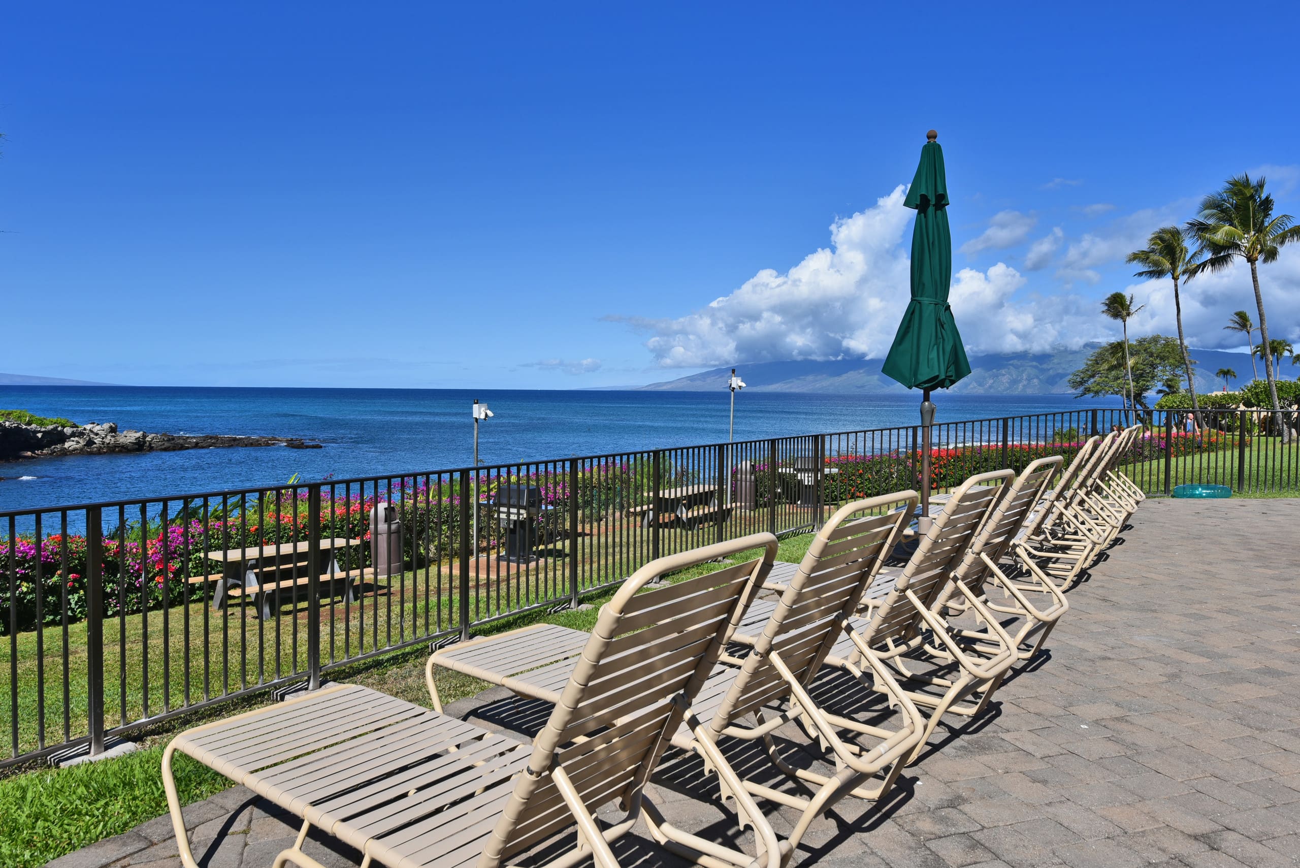 Condo in Lahaina · ★4.0 · 2 bedrooms · 4 beds · 2 baths - Image 47