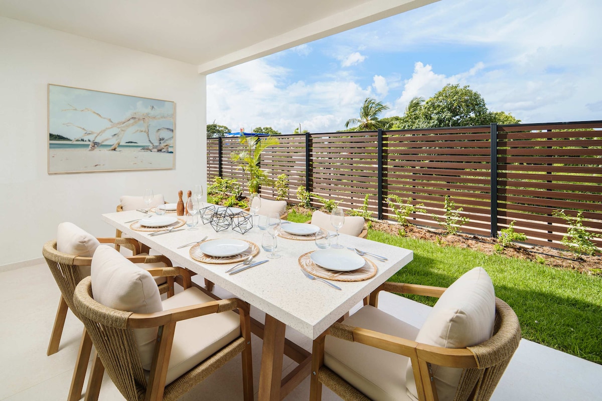 Visual Reference: New Lux 2Br Walk To Beach Sky Pool Deck