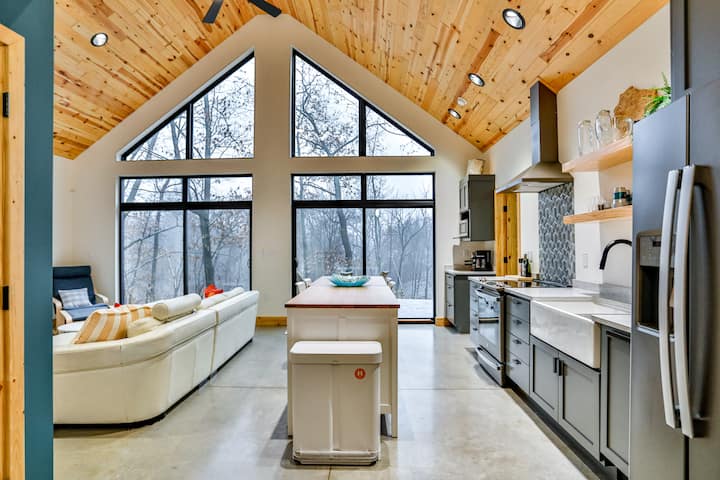 Wausau Chalet- 3BR w/ Dock & Lake w/ River Access