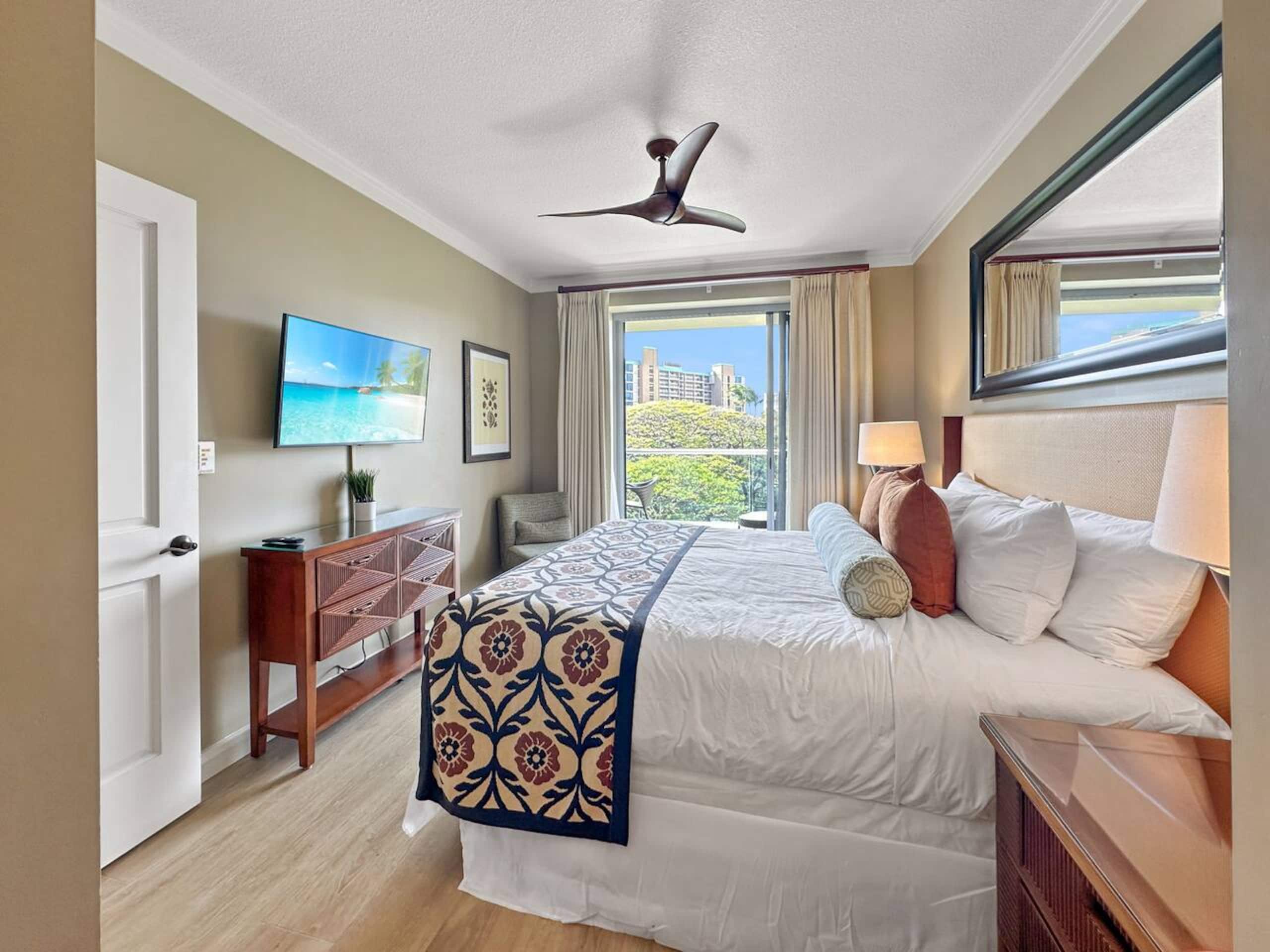 Condo in Lahaina · ★4.94 · 2 bedrooms · 2 beds · 1 bath - Image 12