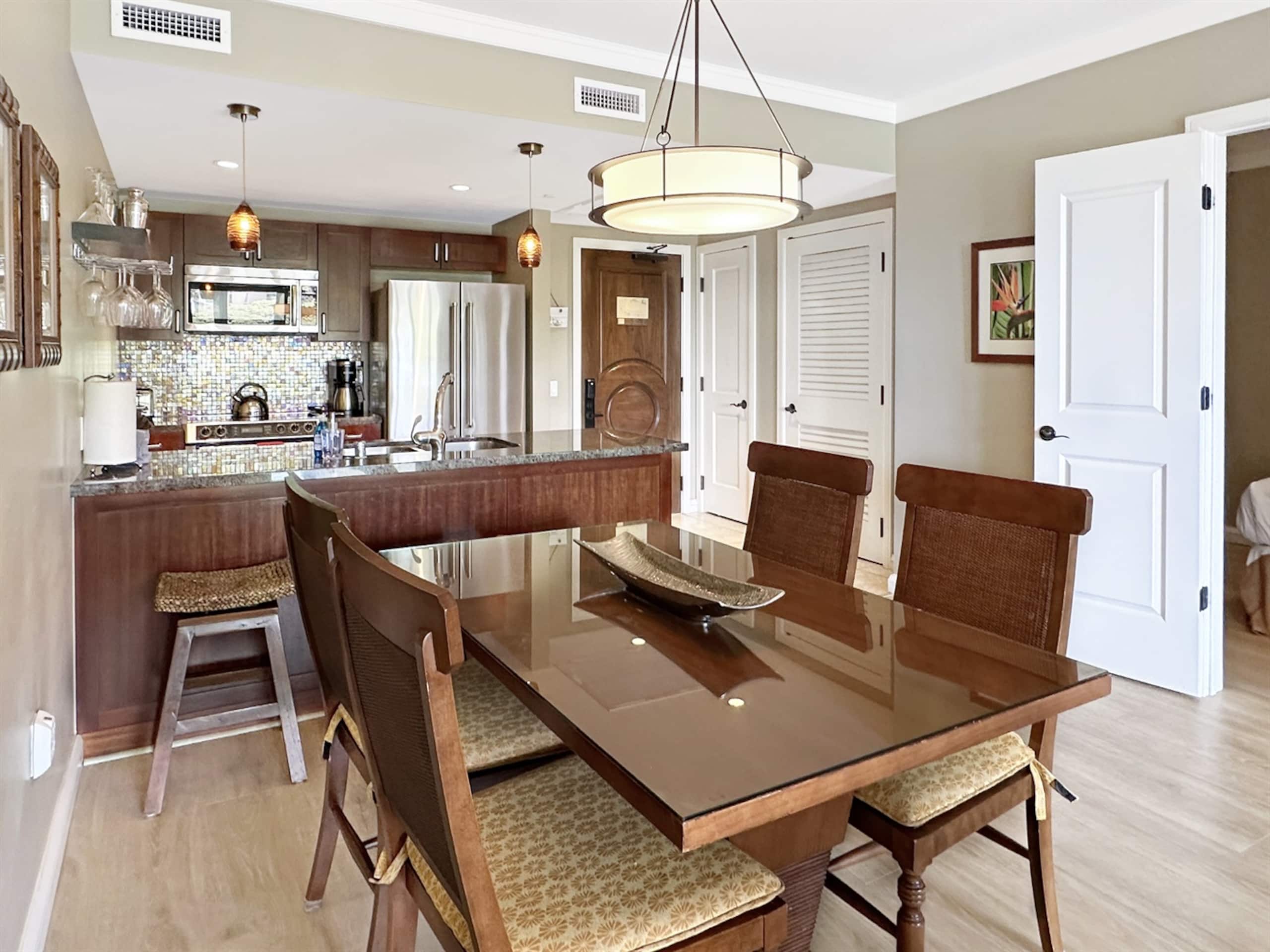 Condo in Lahaina · ★4.94 · 2 bedrooms · 2 beds · 1 bath - Image 3