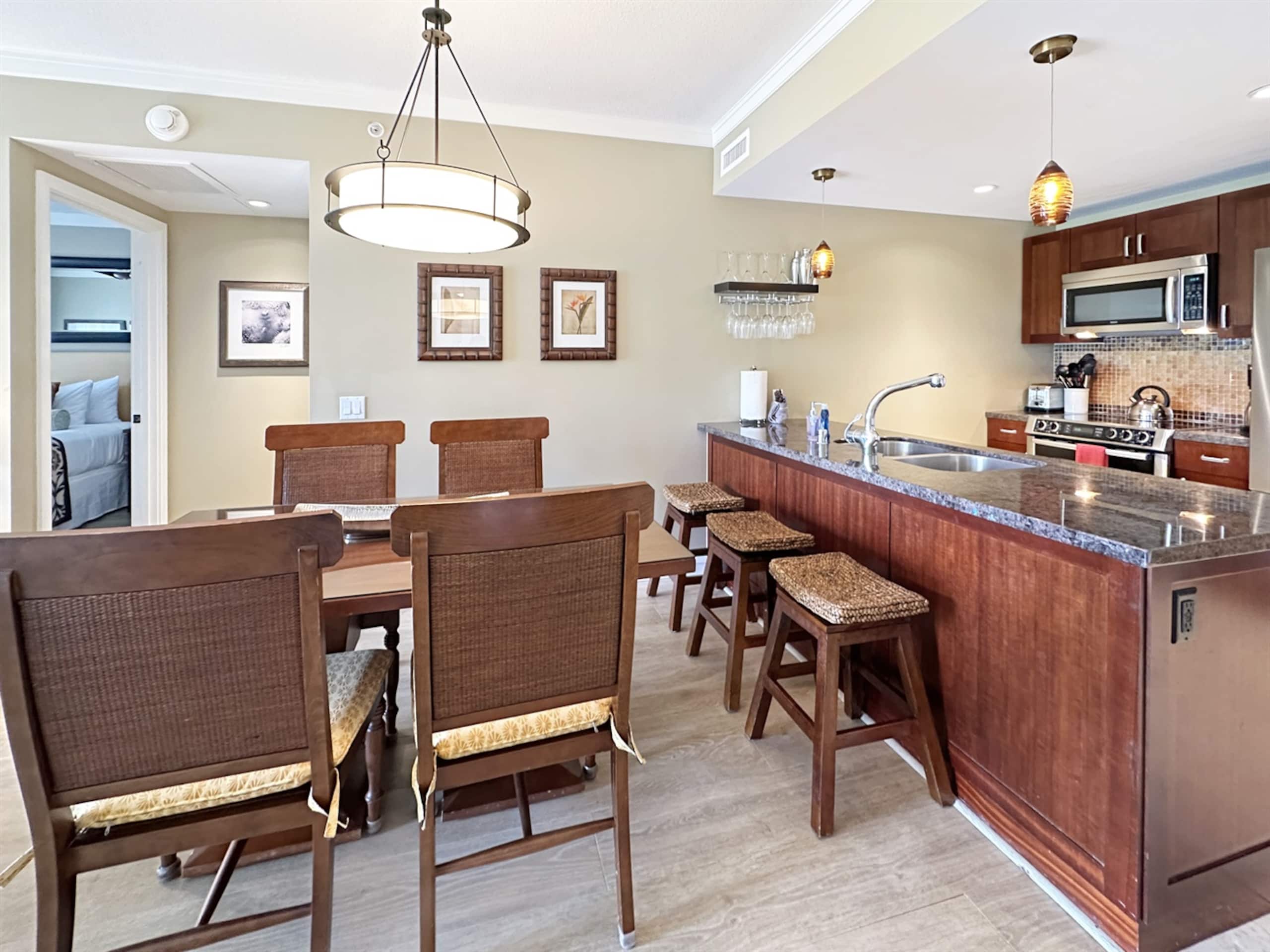 Condo in Lahaina · ★4.94 · 2 bedrooms · 2 beds · 1 bath - Image 14