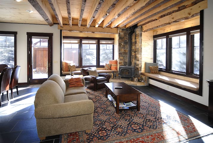 Alpine Getaways managed Airbnb listing 3