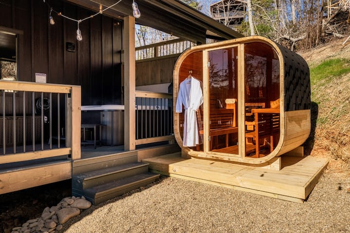 Romantic Luxury Retreat • Sauna, Hot Tub, Views