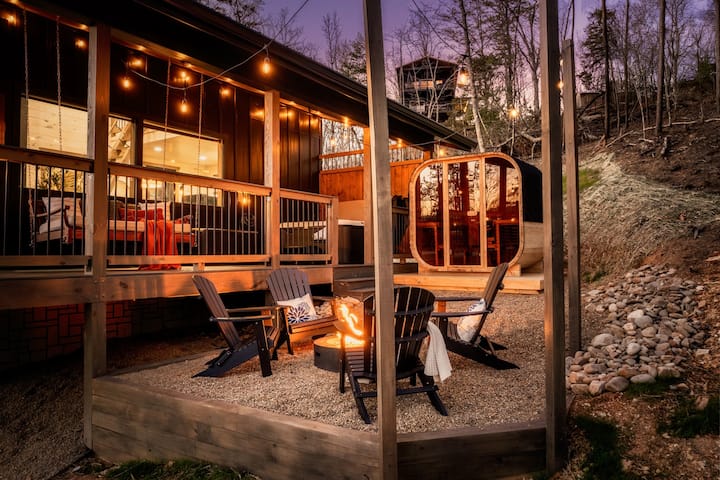 Romantic Luxury Retreat • Sauna, Hot Tub, Views