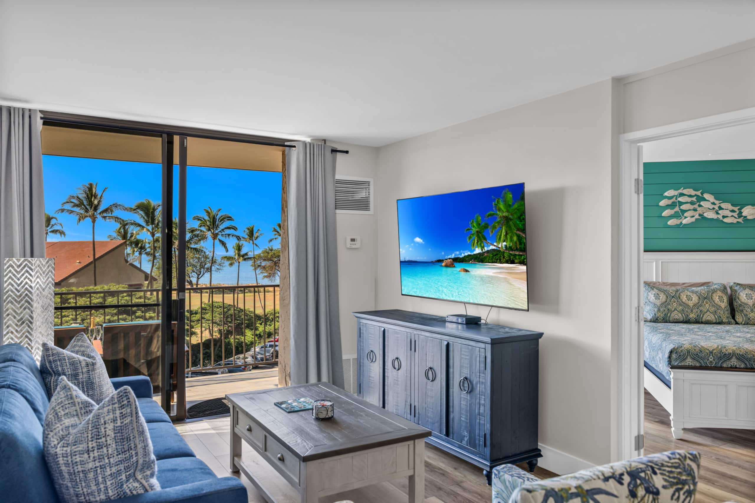 Hip Oceanfront Resort Vistas - Image 3